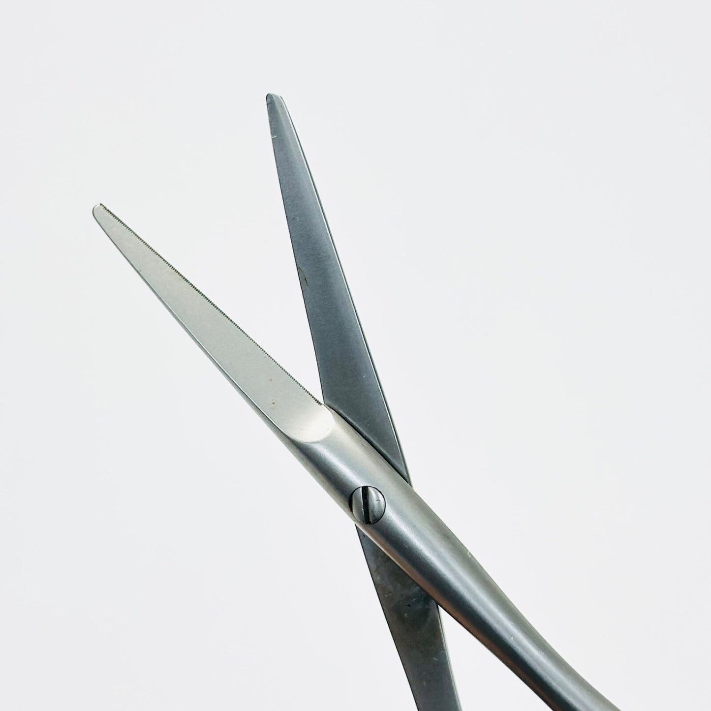 Black & Black Surgical B55837 Knight Serrated Supercut Scissors 7€³ (18Cm) Angled