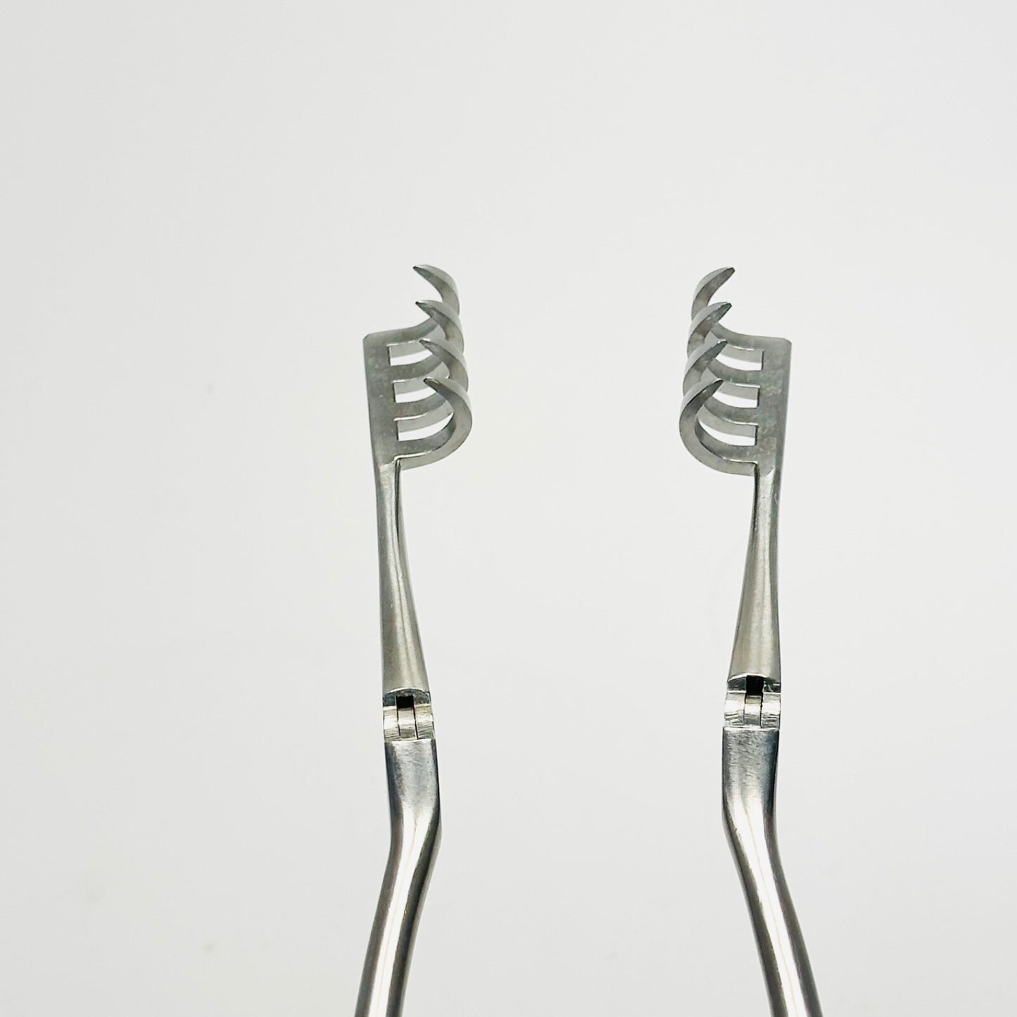 V. MUELLER SU3196 BECKMAN Retractors Hinged arms. 3 x 4 prongs, 8-1/2 in