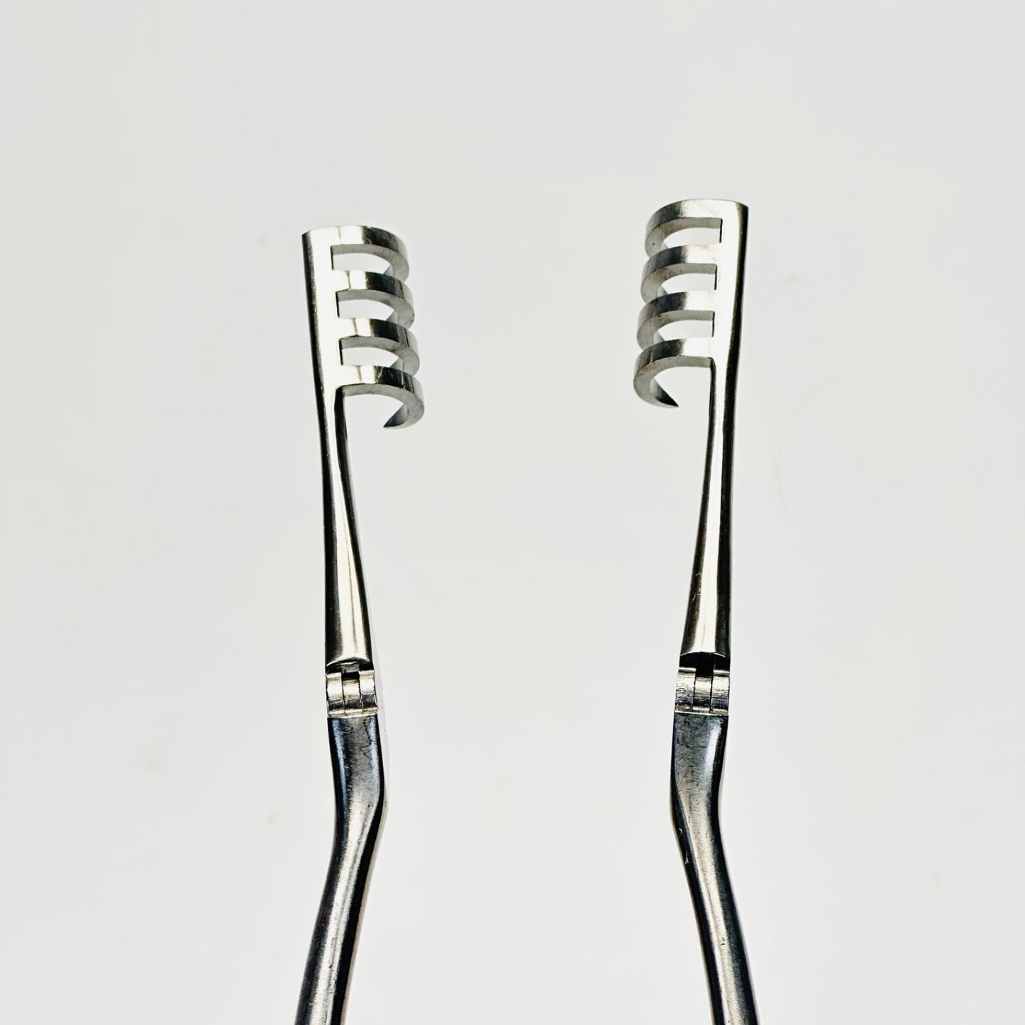 V. MUELLER SU3196 BECKMAN Retractors Hinged arms. 3 x 4 prongs, 8-1/2 in