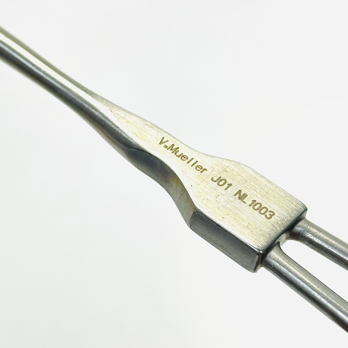 V. Mueller NL1003 Retractor, Cushing Straight Plain Edge 8 3/4 Inch