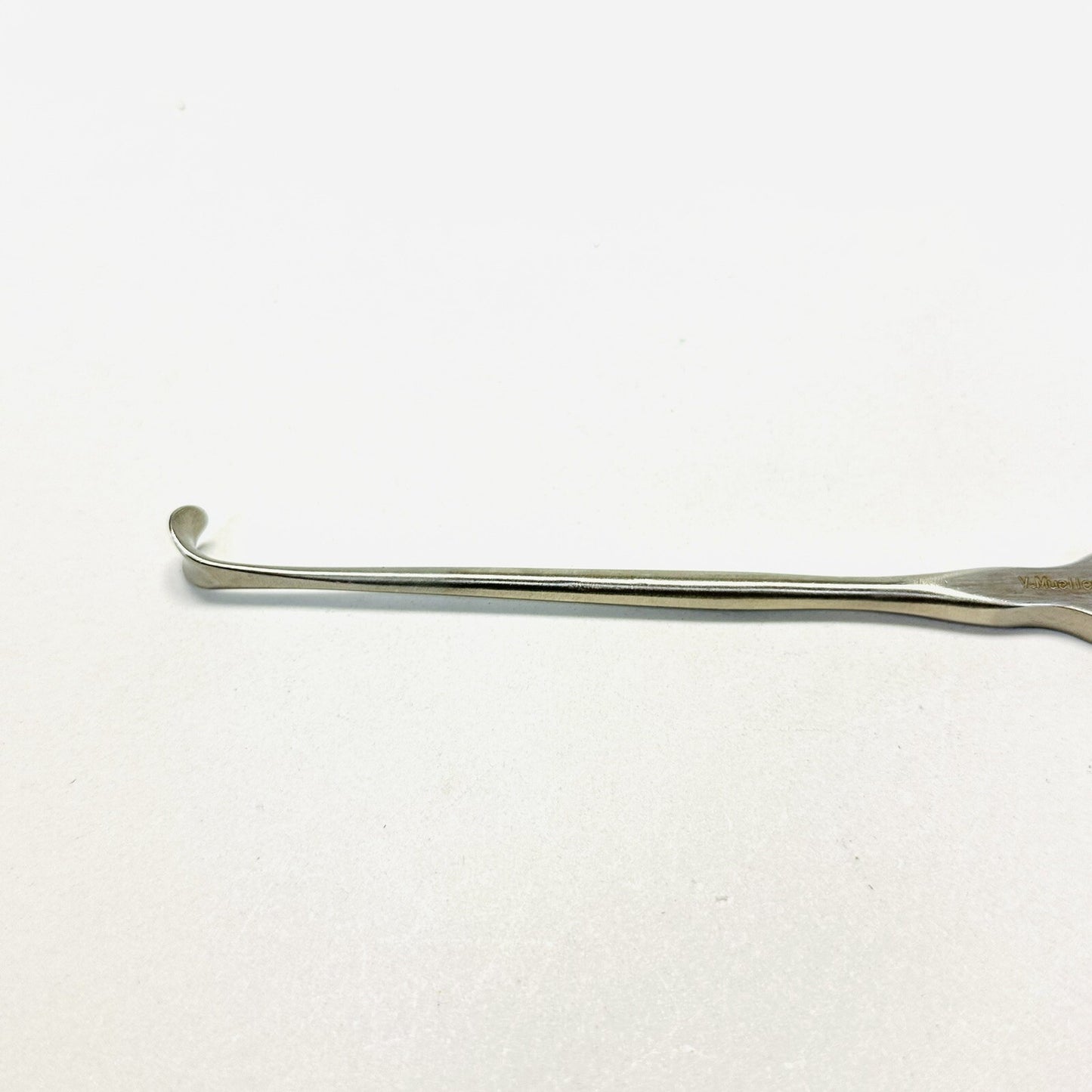 V. Mueller NL1003 Retractor, Cushing Straight Plain Edge 8 3/4 Inch