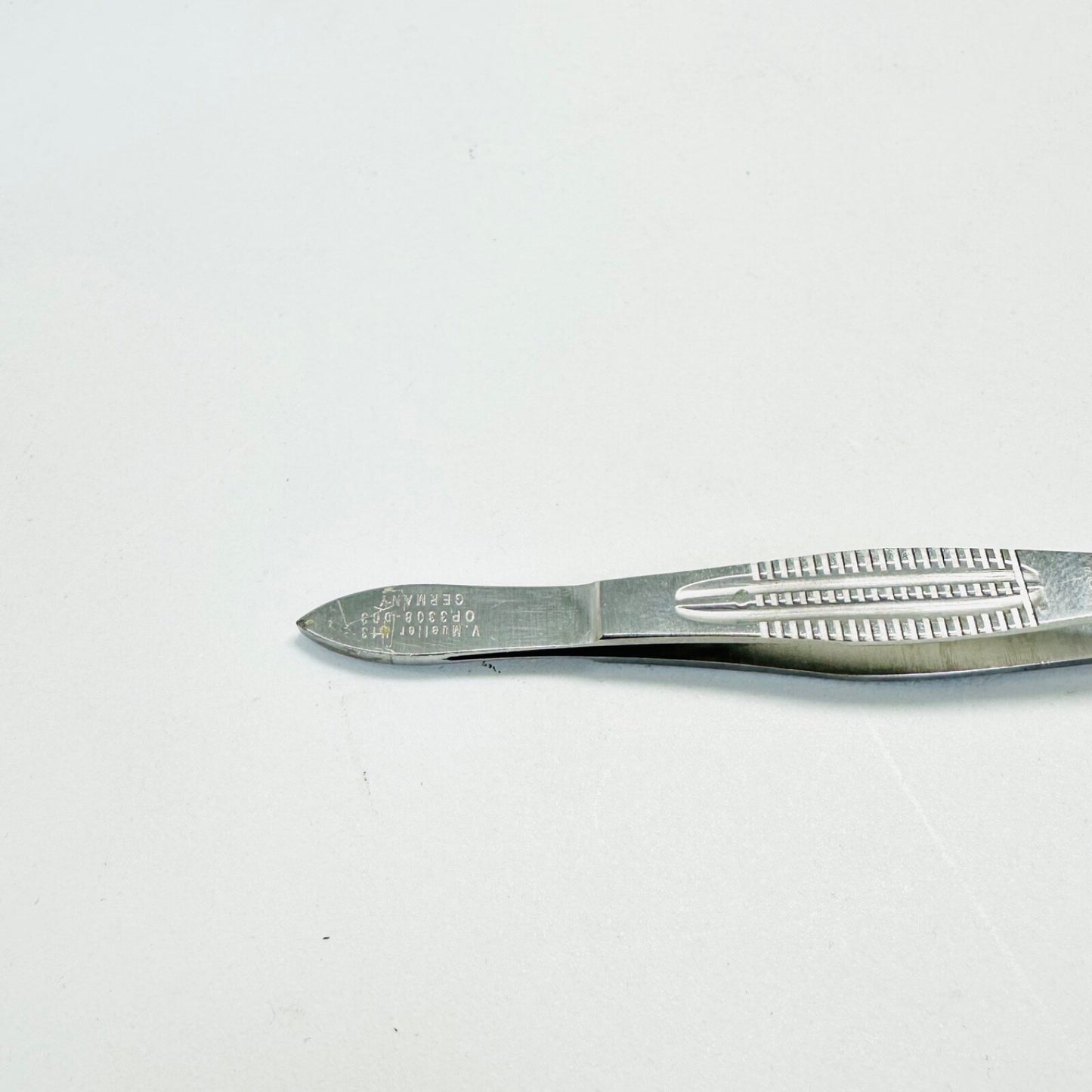 V. MUELLER ОР3308-003 Castroviejo Forceps 4-1/8 Inch Straight Instrument