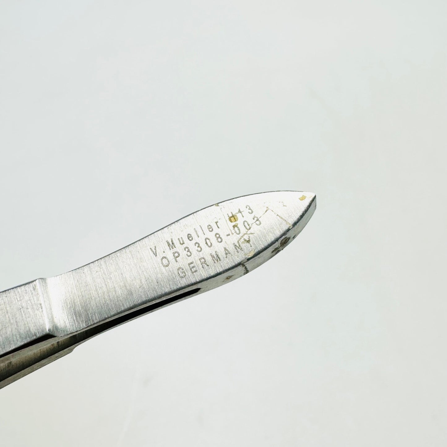 V. MUELLER ОР3308-003 Castroviejo Forceps 4-1/8 Inch Straight Instrument