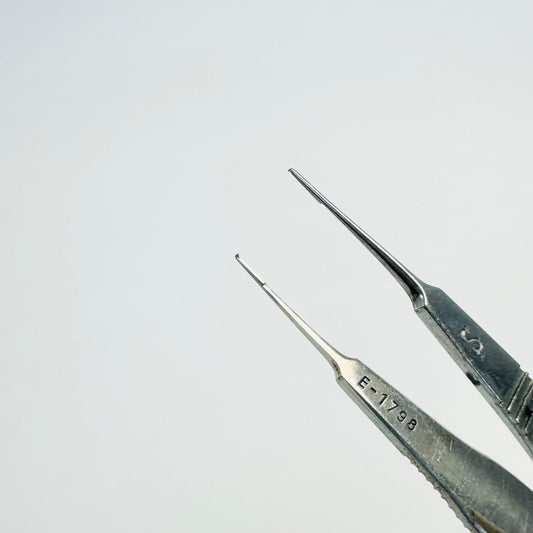 STORZ E1798 Castroviejo Suturing Forceps 0.5mm, 4.3 in Instrument