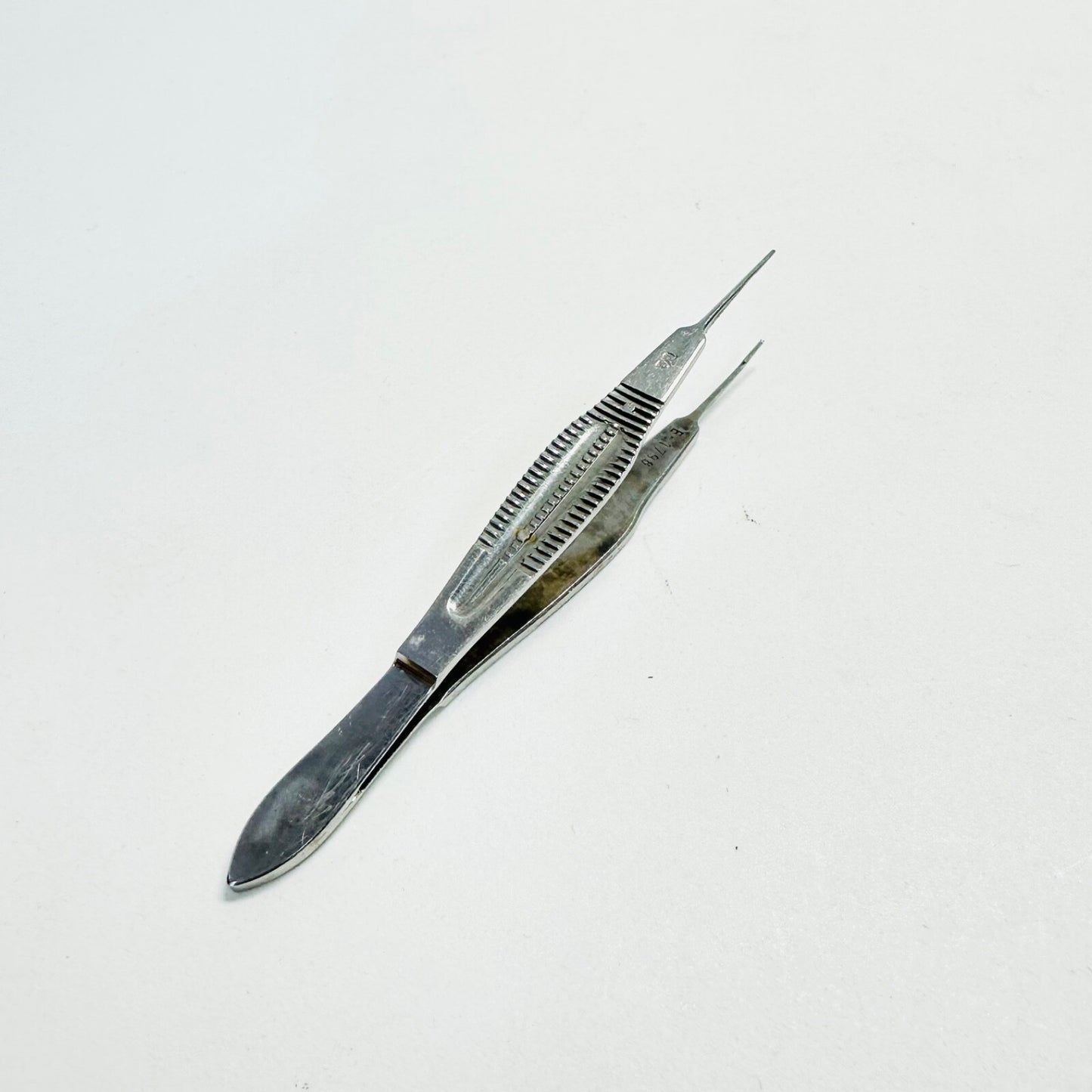 STORZ E1798 Castroviejo Suturing Forceps 0.5mm, 4.3 in Instrument