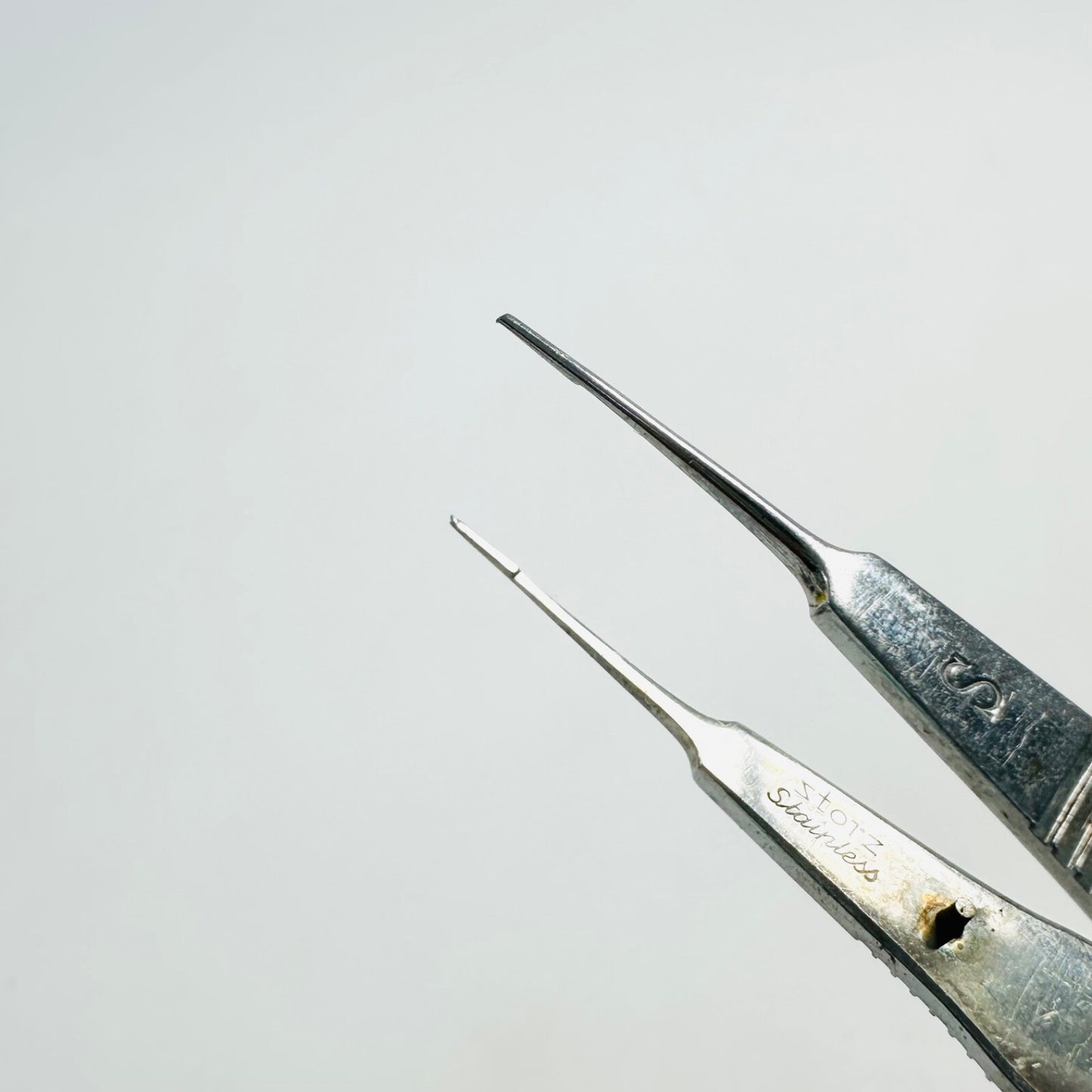 STORZ E1798 Castroviejo Suturing Forceps 0.5mm, 4.3 in Instrument