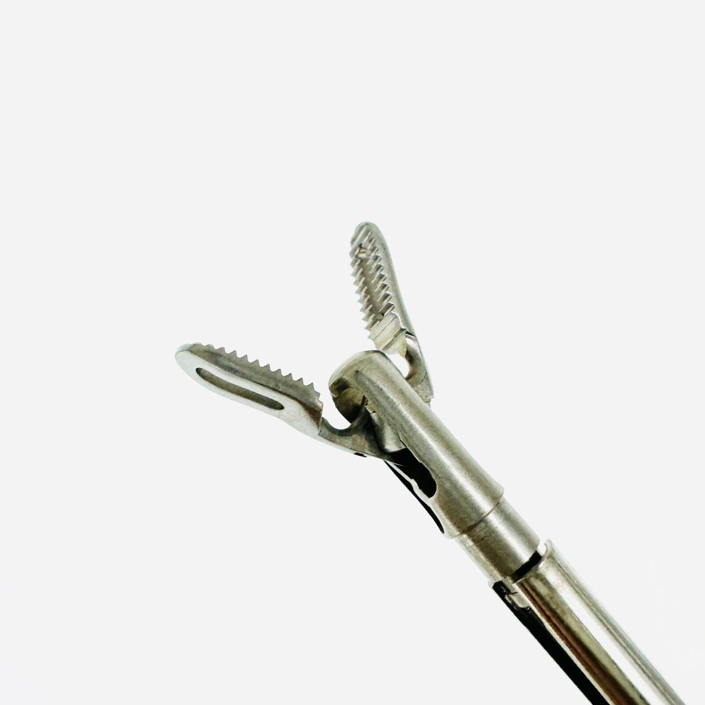 7207336 Fixation forceps Insert fenestrated, medium Serration 15" w/ Sheath