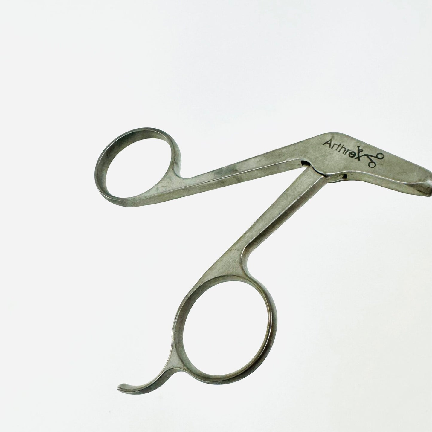 ARTHREX AR-11010 Punch, Standard A¸2.75 mm, 15° Up Curved Shaft instrument