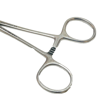 Integra Miltex 8-15 Olsen-Hegar Needle Holder, 5½in., Serrated, Regular Jaws