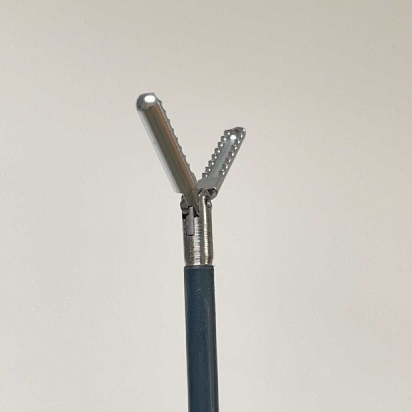 Surgical Wave Grasping Forceps,  5mm w/ Rotating Metal Handle