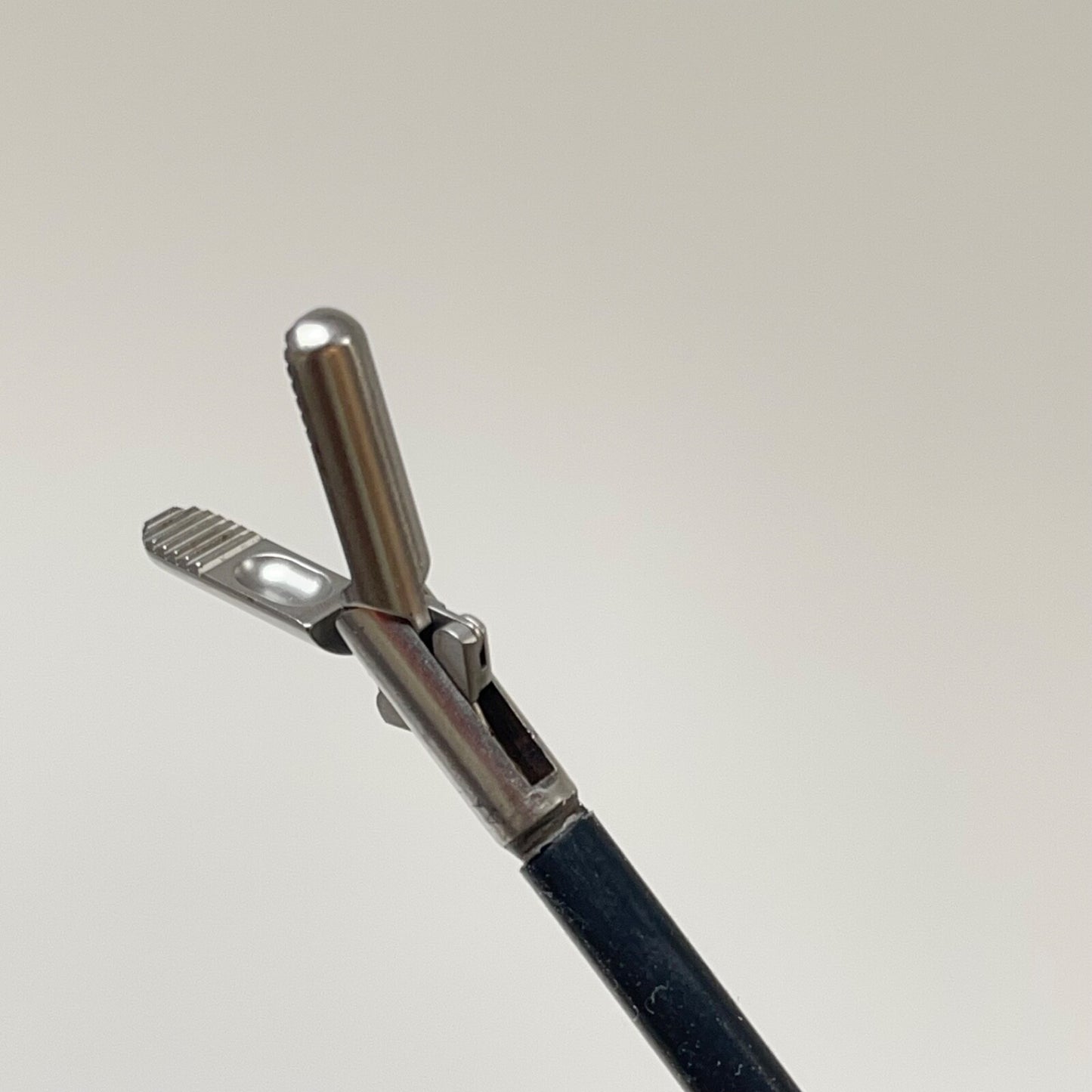 Surgical Straight Grasper 5mm Reusable W/ Monopolar Handle