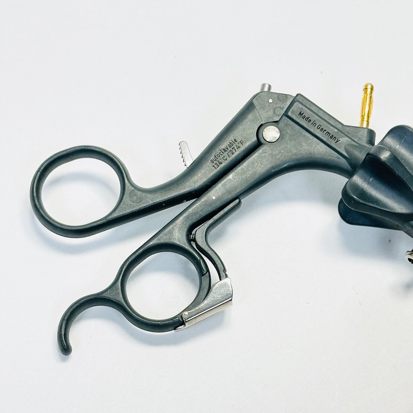 Stryker 250-181-106 Multifunction Peek Handle,5 Mm 33 Cm W/ Insulated Shaft