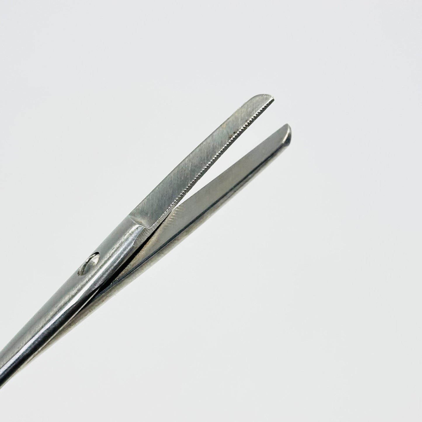 BAUSCH + LOMB N3090 Becker Septum Scissors Serrated, double action, 7.1 INCH