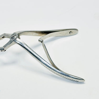 BAUSCH + LOMB N3090 Becker Septum Scissors Serrated, double action, 7.1 INCH