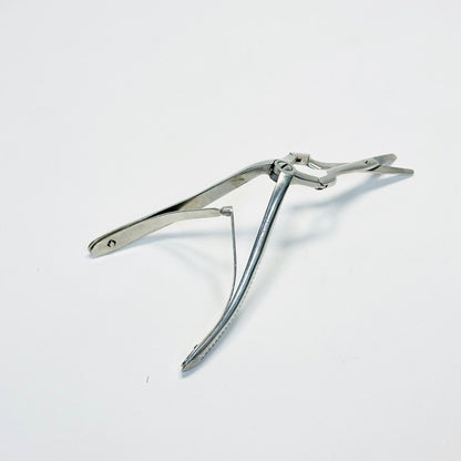 BAUSCH + LOMB N3090 Becker Septum Scissors Serrated, double action, 7.1 INCH