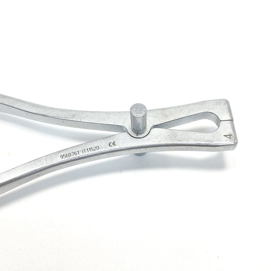 Medtronic 9560761 METRx 40mm Opener / Closer Instrument