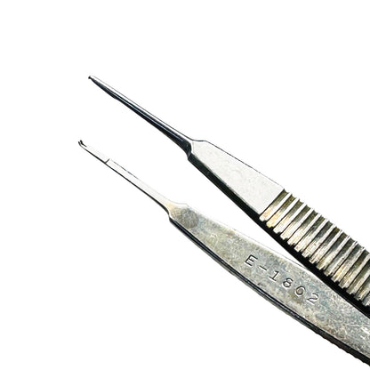 STORZ E1802 Castroviejo Suturing Forceps 0.9mm Narrow Instrument