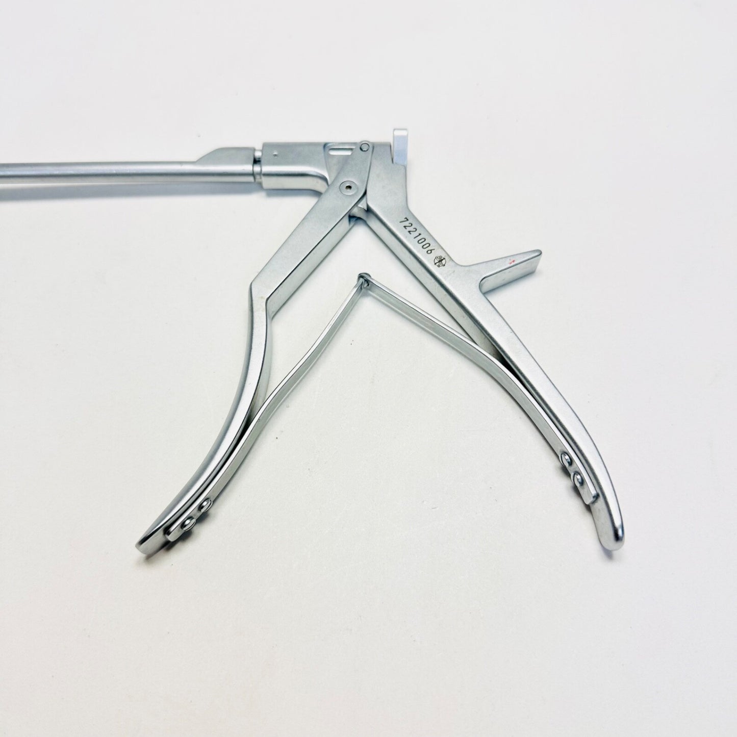 Medtronic 7221006 Articulating Peek Rod Holder Instrument