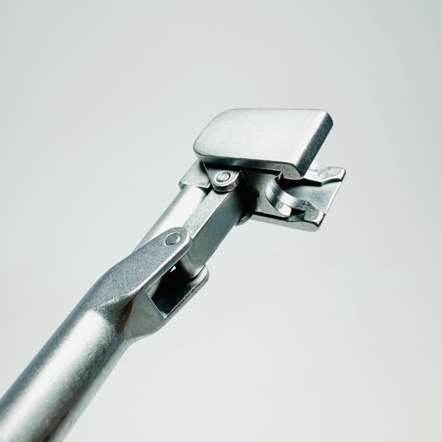 Medtronic 7221006 Articulating Peek Rod Holder Instrument