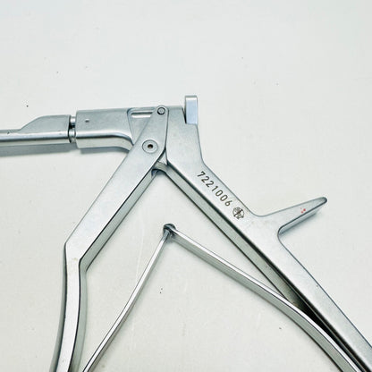 Medtronic 7221006 Articulating Peek Rod Holder Instrument