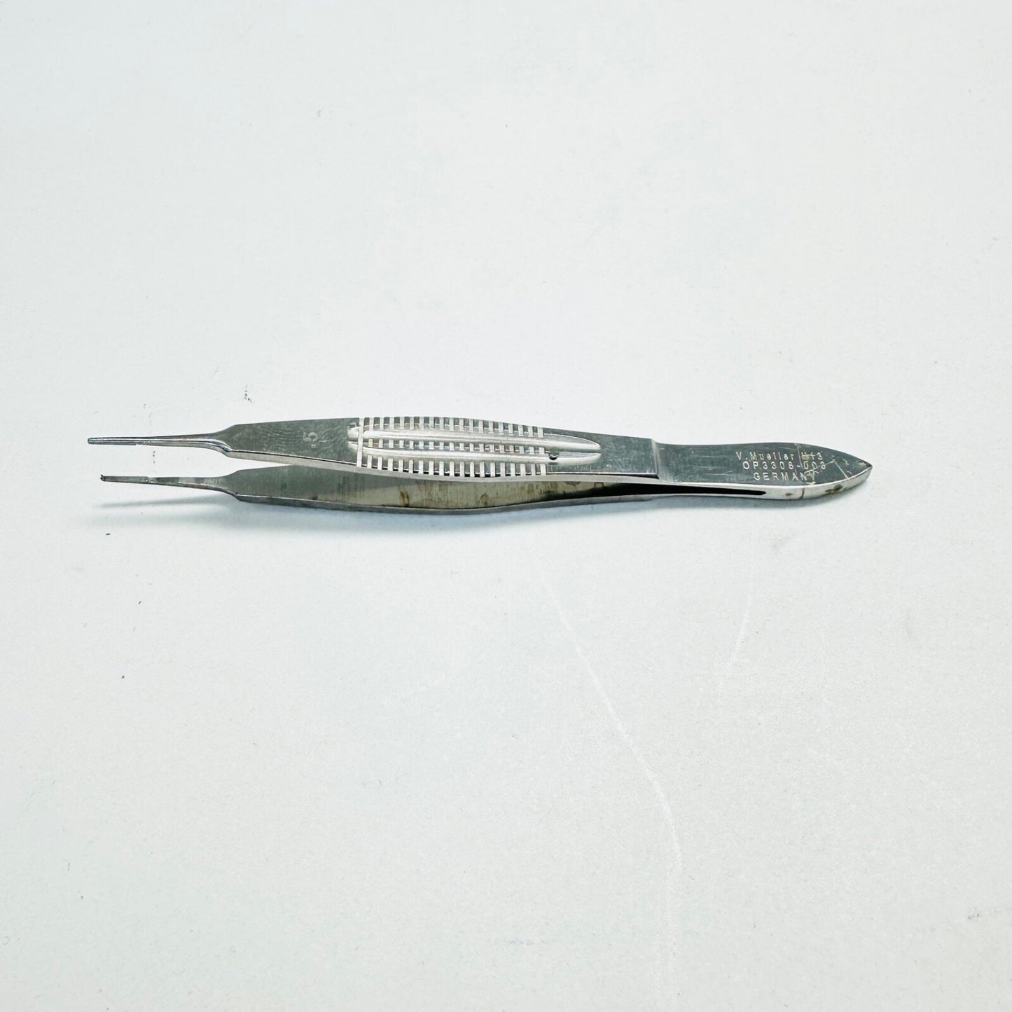 V. MUELLER ÐžÐ 3308-003 Castroviejo Forceps 4-1/8 Inch Straight Instrument