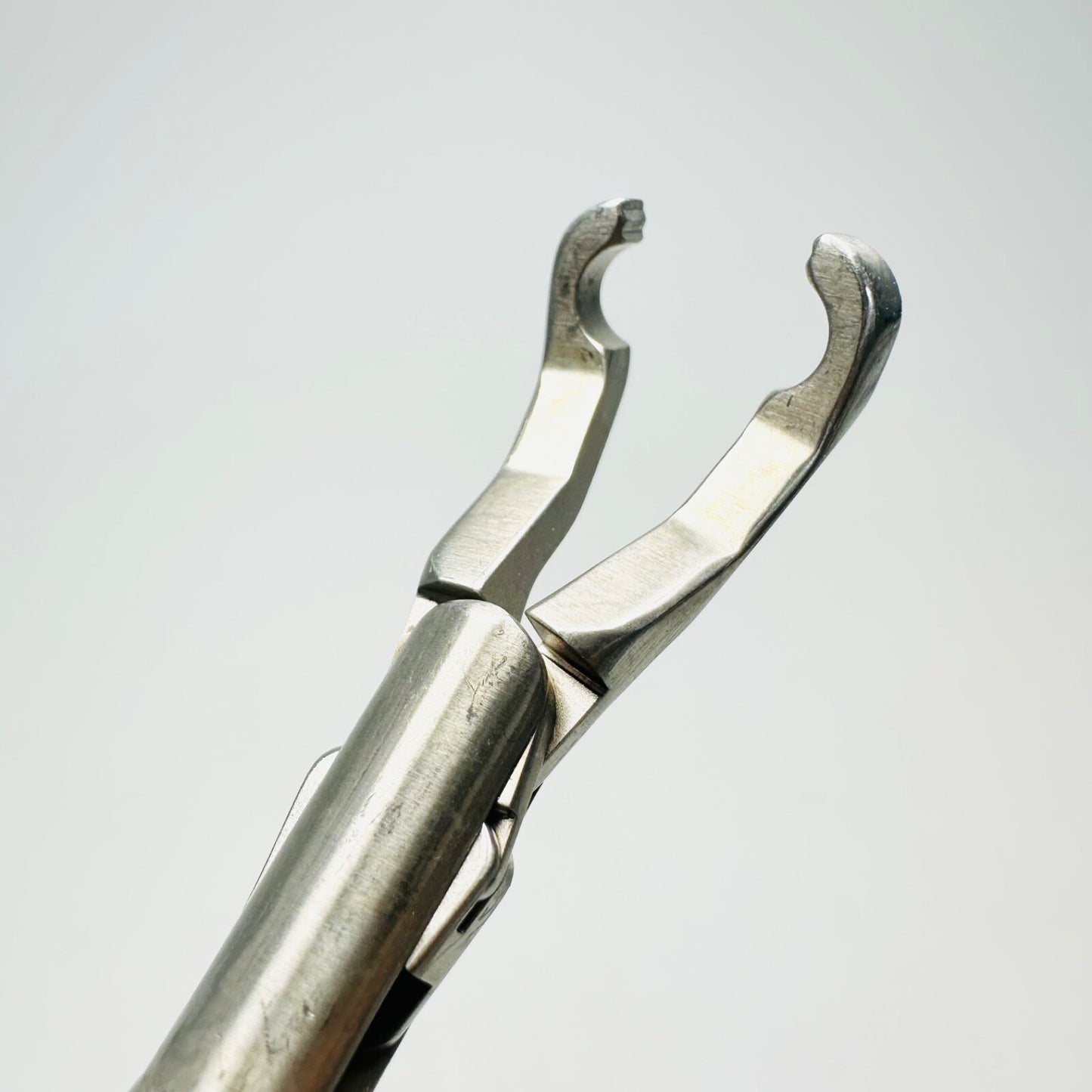 Snowden-Pencer 88-8314 Angled Circle Grasper, 45cm, 10mm, Ratcheted Instrument