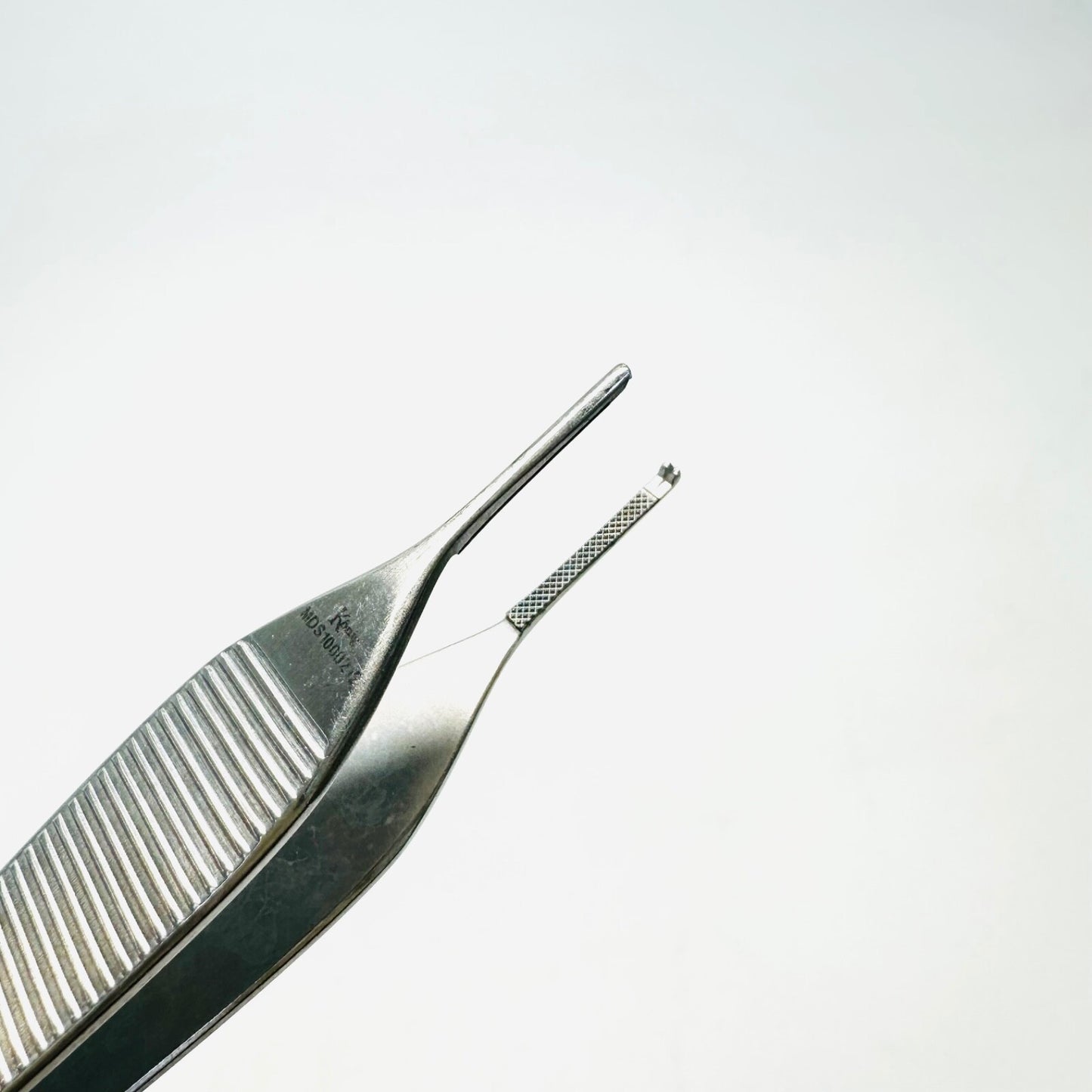 KÃ¶nig MDS1000212 Adson Cross Serrated Tissue Forceps 1x2 Teeth, 4.75"