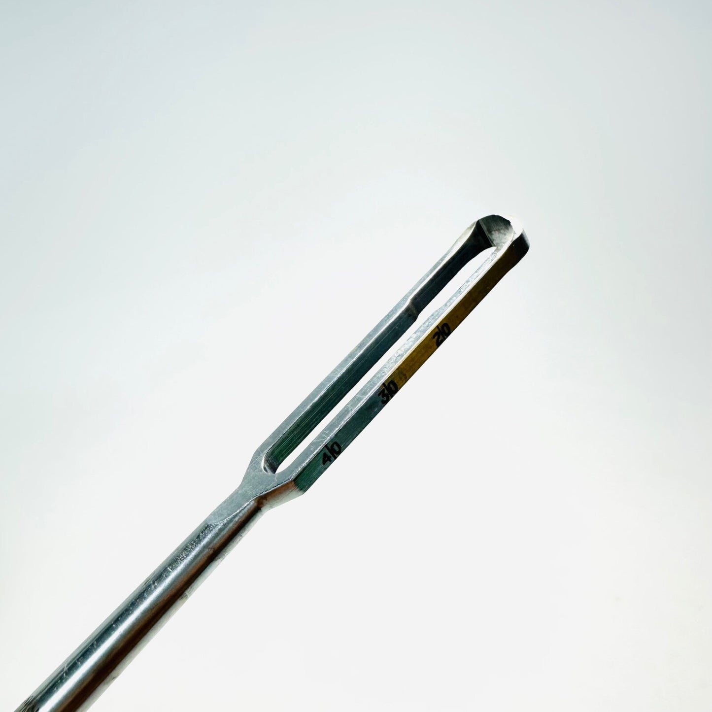 Medtronic 907-519 Tan round Scraper Medium 6mm Instrument