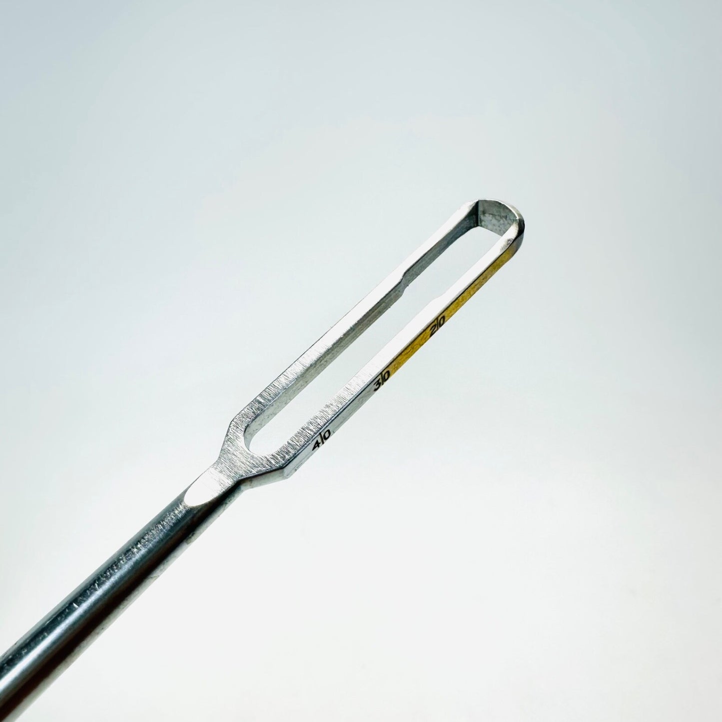 Medtronic 907-519 Tan round Scraper Medium 6mm Instrument