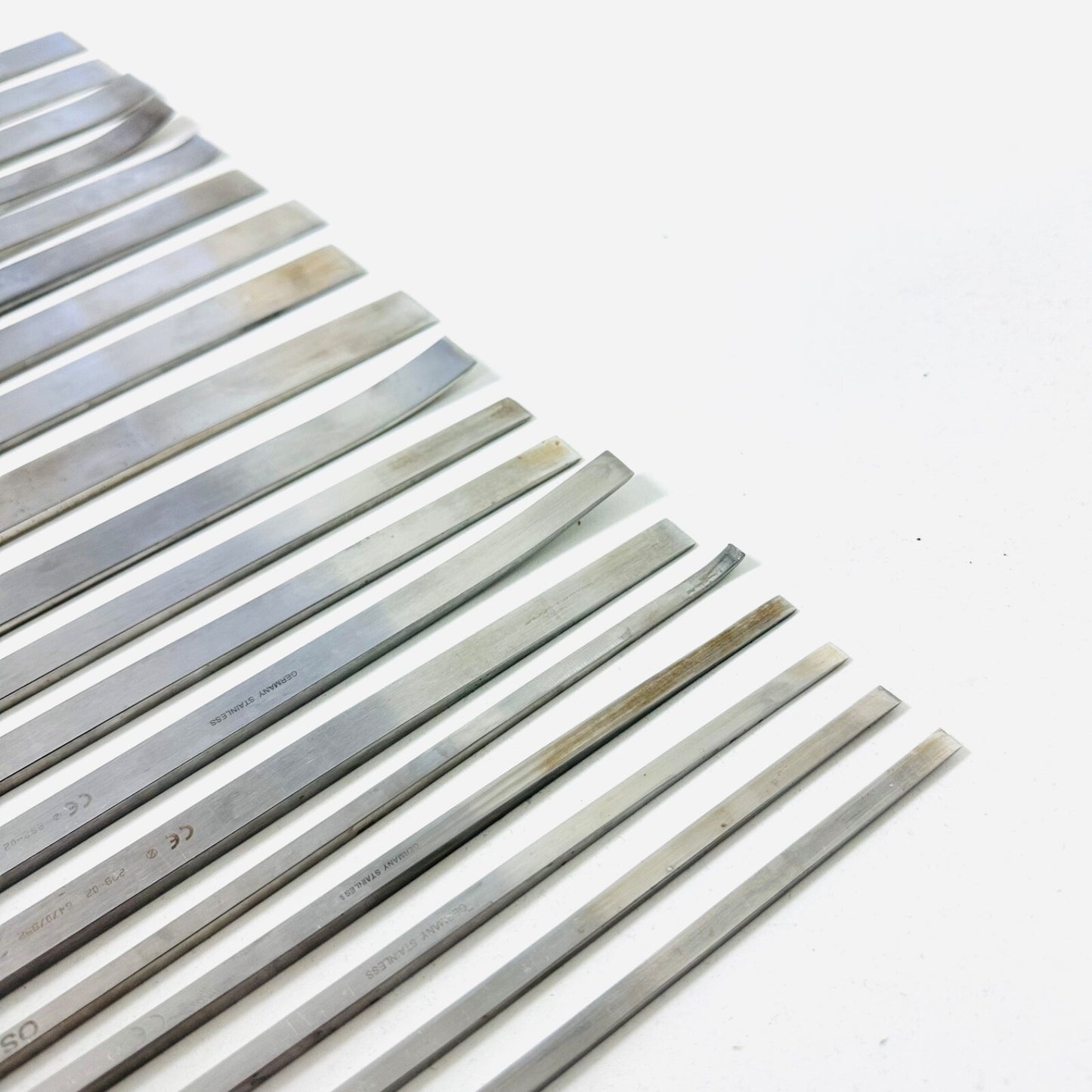 V. MUELLER / ZIMMER /K MEDIC Lambotte-Type Osteotomes Different Sizes LOT OF 19