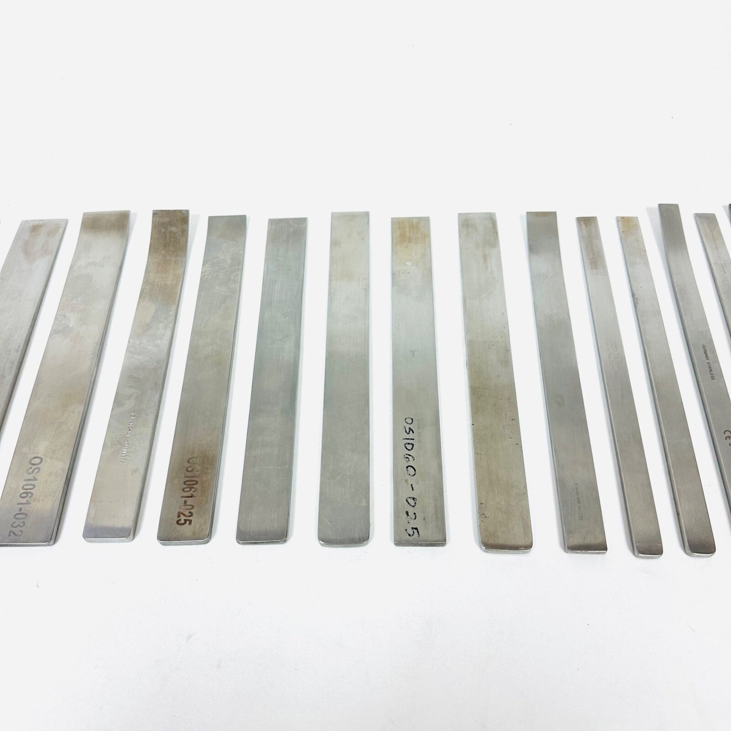 V. MUELLER / ZIMMER /K MEDIC Lambotte-Type Osteotomes Different Sizes LOT OF 19