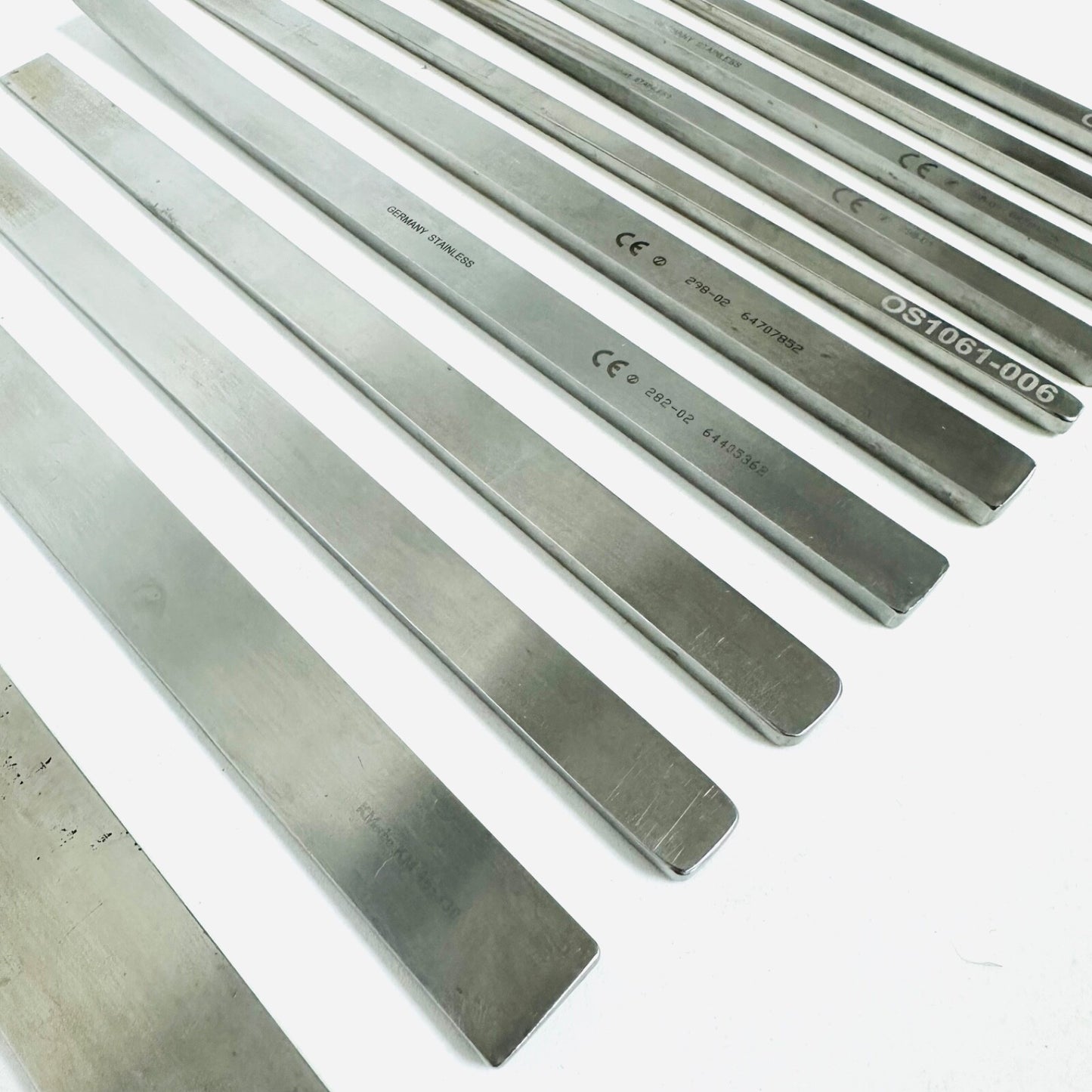 V. MUELLER / ZIMMER /K MEDIC Lambotte-Type Osteotomes Different Sizes LOT OF 19