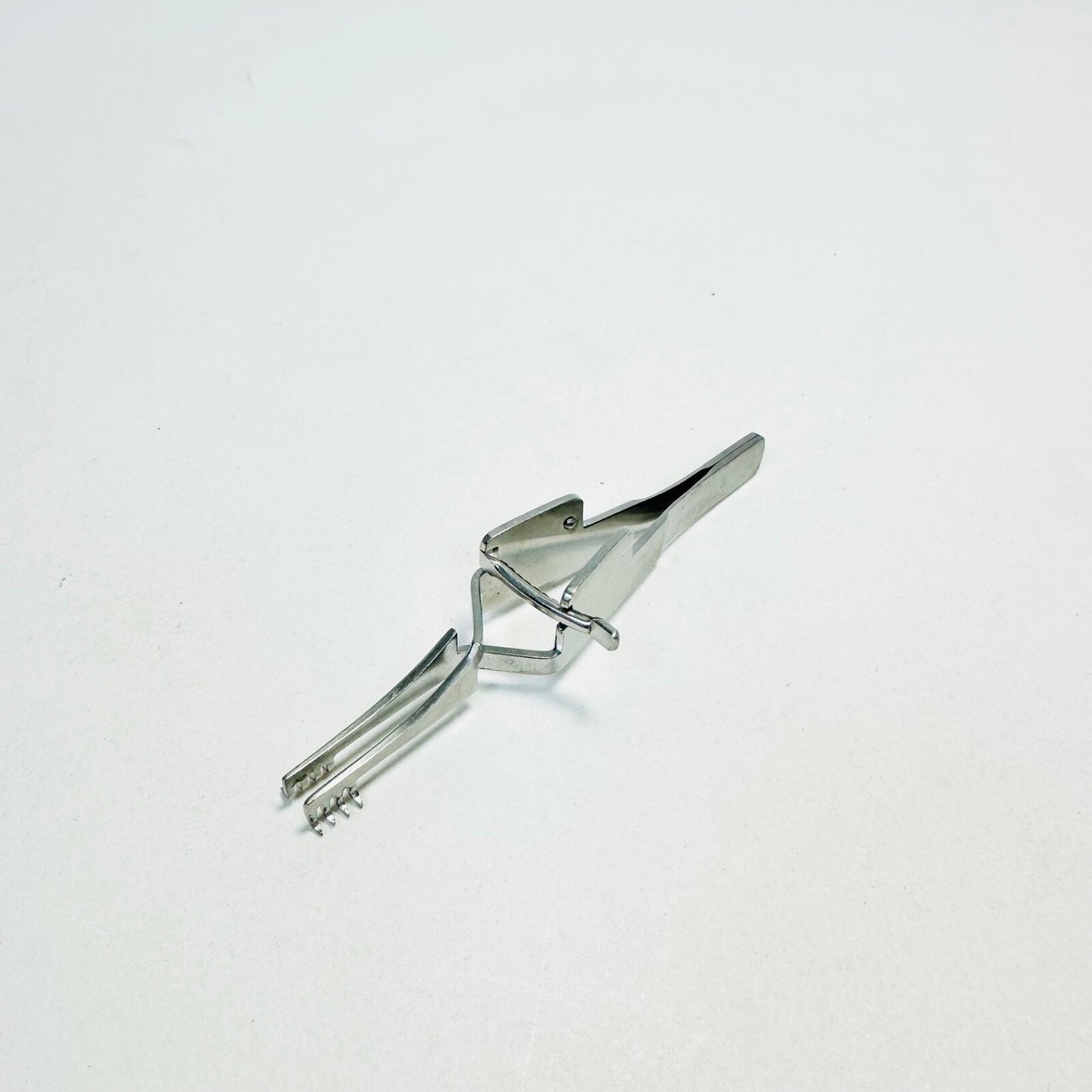 SKLAR 22-8920 Holzheimer Retractor - 4", Sharp, 4x4 Teeth Instrument