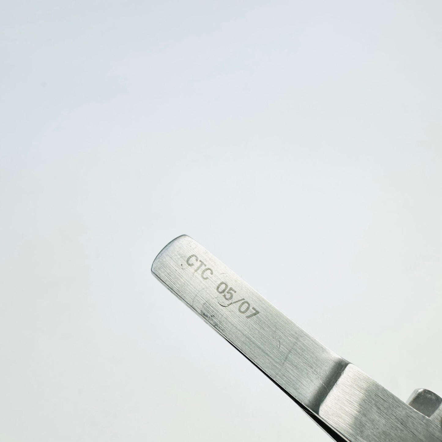 SKLAR 22-8920 Holzheimer Retractor - 4", Sharp, 4x4 Teeth Instrument