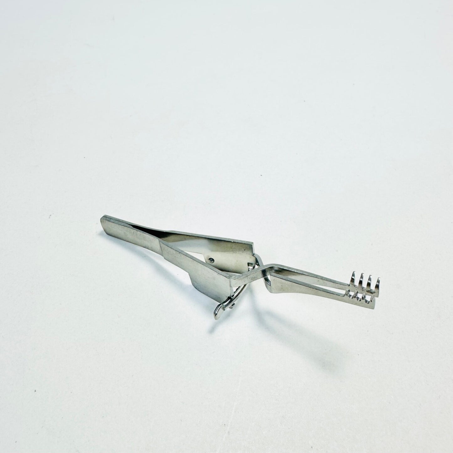 SKLAR 22-8920 Holzheimer Retractor - 4", Sharp, 4x4 Teeth Instrument