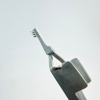 Holzheimer Retractor - 4", Sharp, 4x4 Teeth Instrument