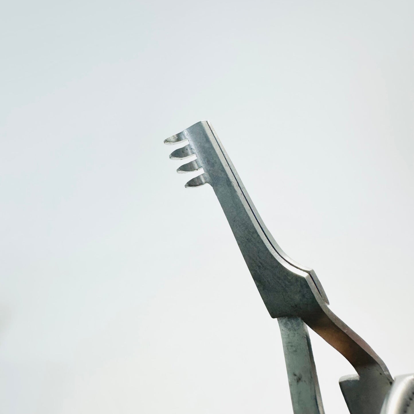 Holzheimer Retractor - 4", Sharp, 4x4 Teeth Instrument