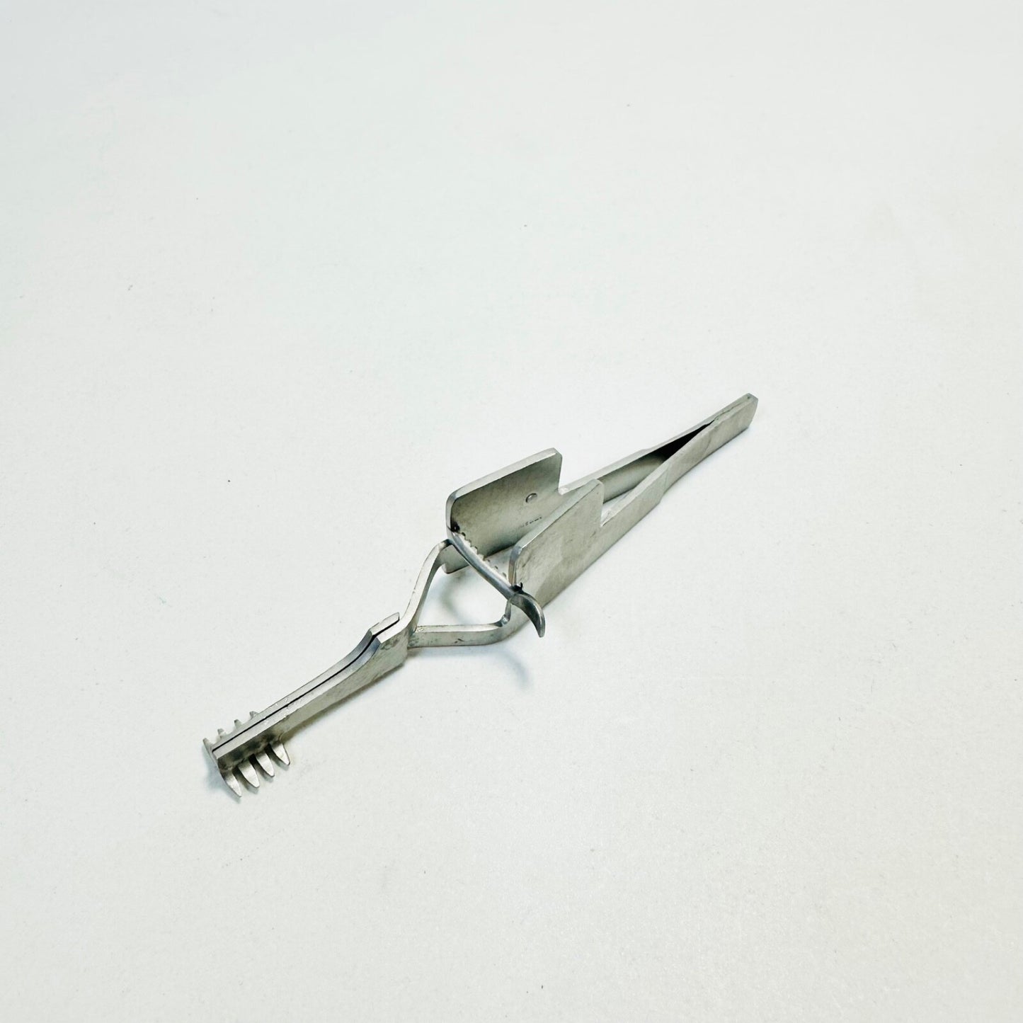 Holzheimer Retractor - 4", Sharp, 4x4 Teeth Instrument