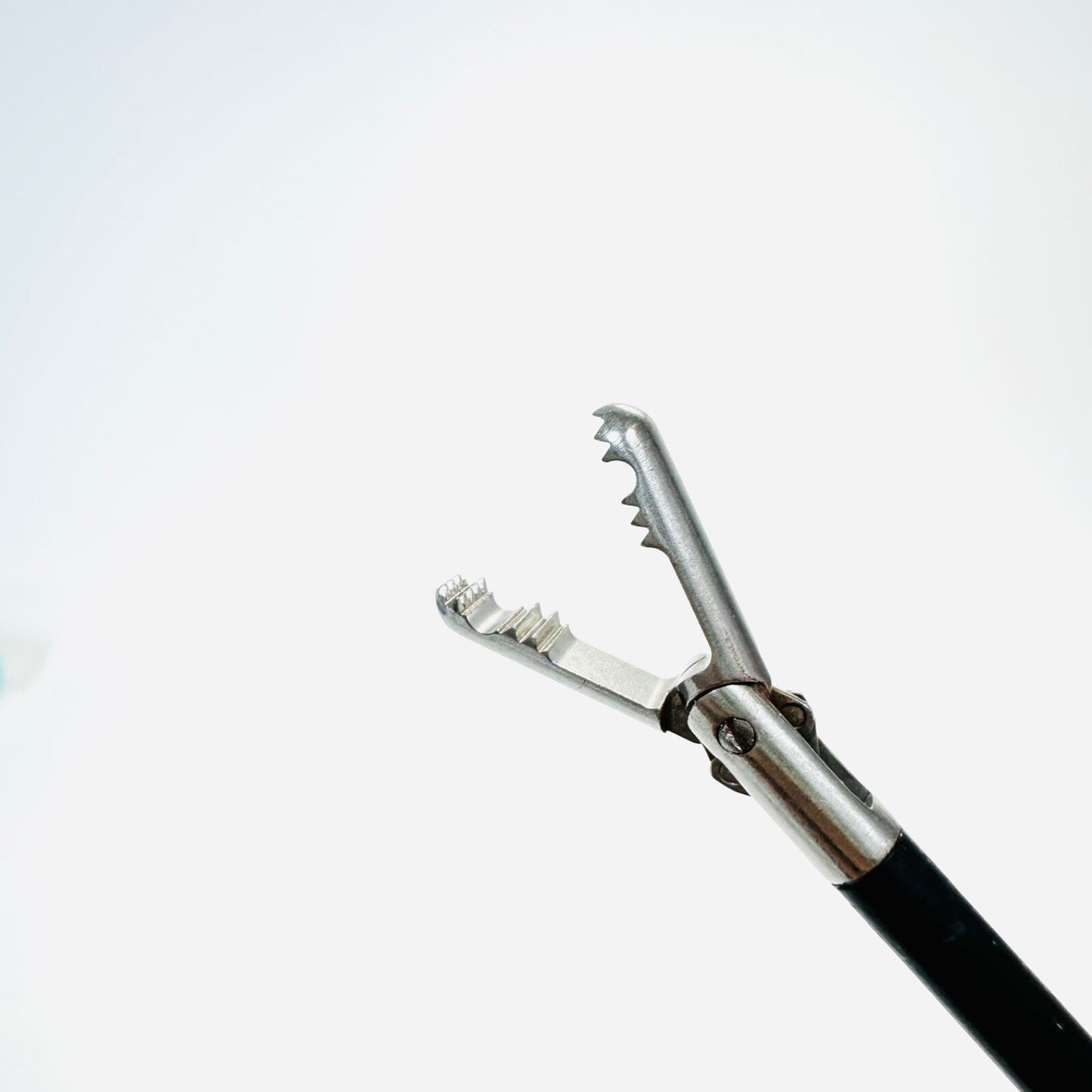 Snowden-Pencer SP90-3001 Laparoscopic Grasper McKernan Fundus 32cm 5mm Instrume.