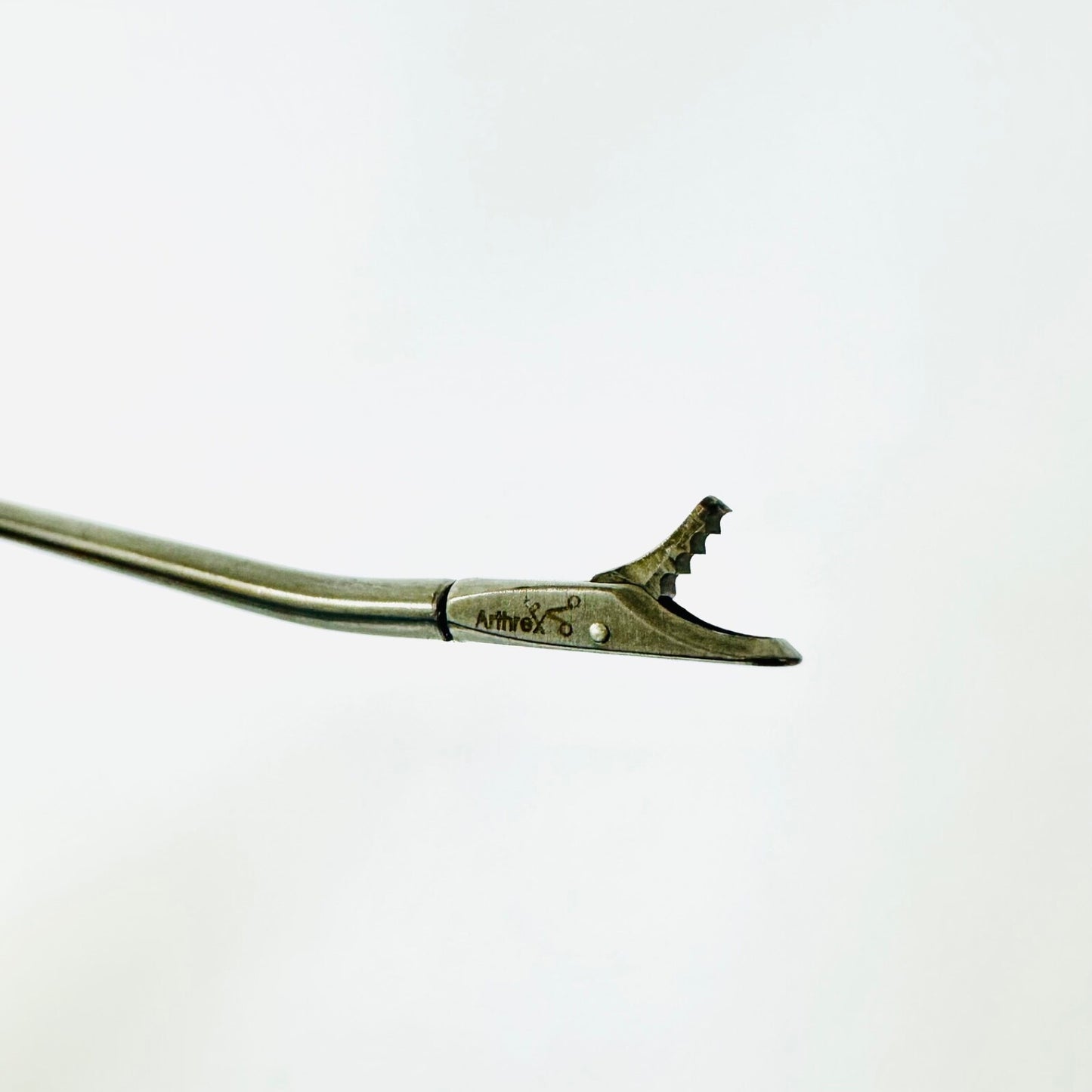 ARTHREX AR-11010 Punch, Standard A¸2.75 mm, 15° Up Curved Shaft instrument