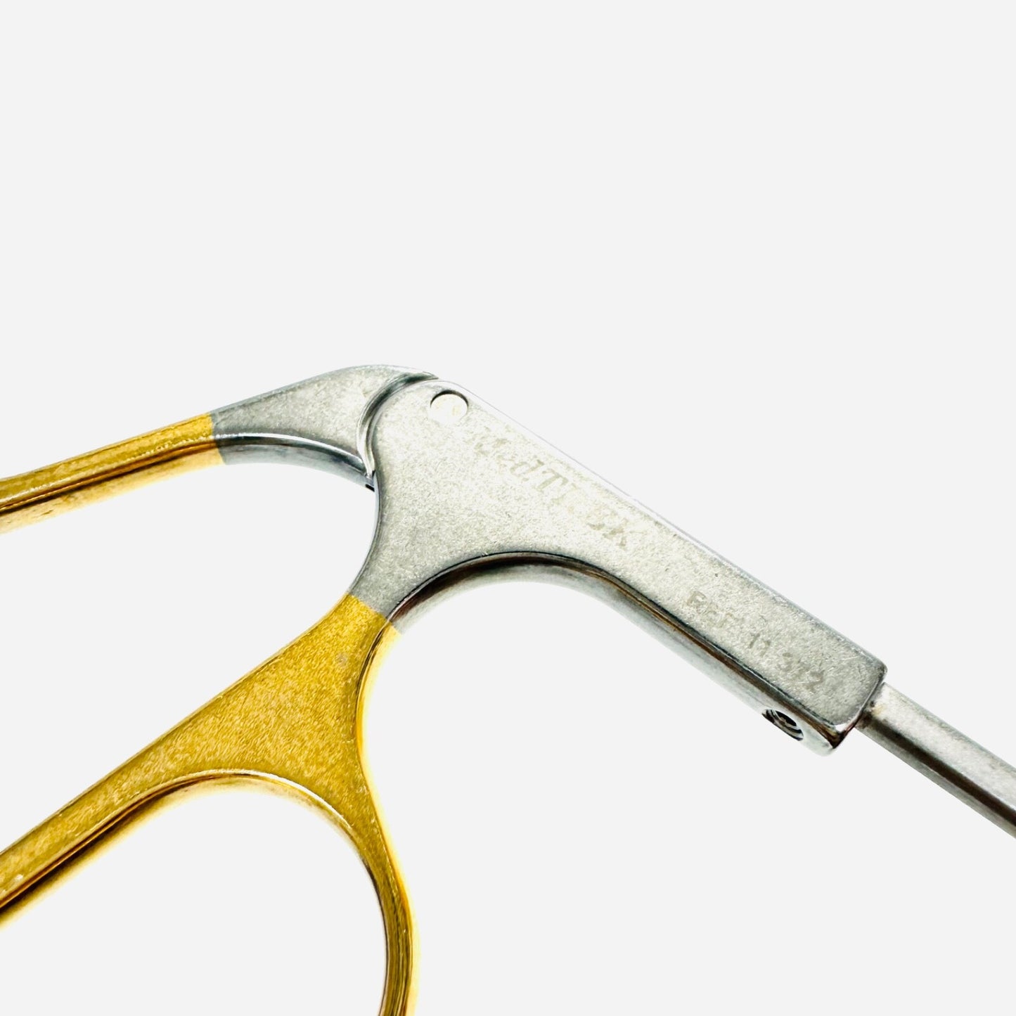 Medtrek 11-372  Punch, 15Ëš right curved Instrument