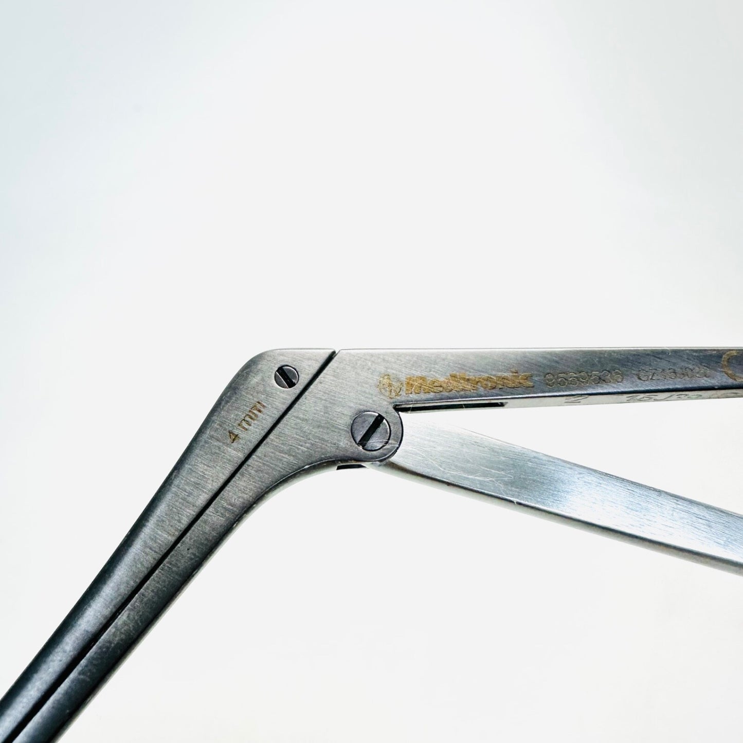 Medtronic 9569536 Metrx II 4mm Pituitary Force, Ring Handle Instrument