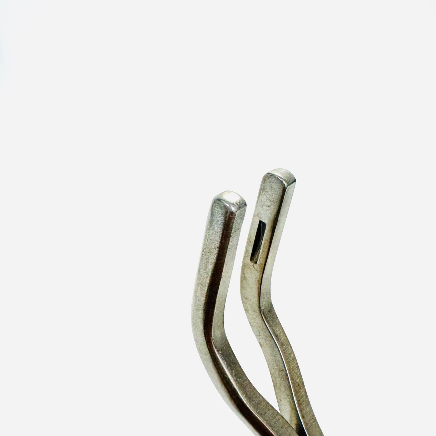 Medtronic 808-650 Curved Holding Forceps Instrument