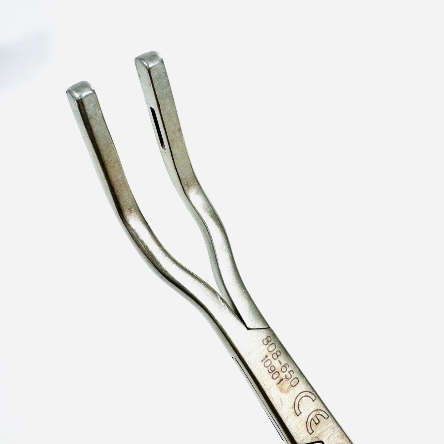 Medtronic 808-650 Curved Holding Forceps Instrument