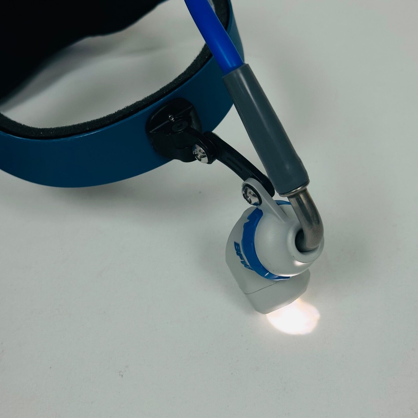 BFW 9866 FIBER OPTIC HEADLIGHT W/ AtoN Cobra Coil Fiber Optic Cable 10'