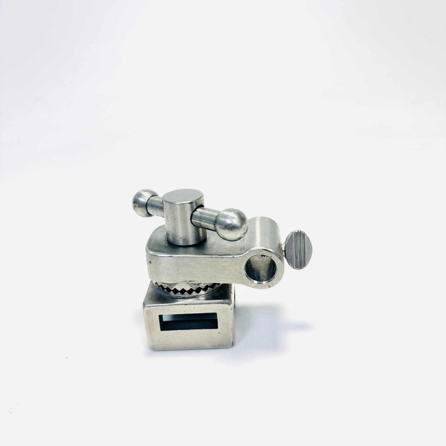 Surgical Table Rotating Rail Clamp With Separate Locking Lever