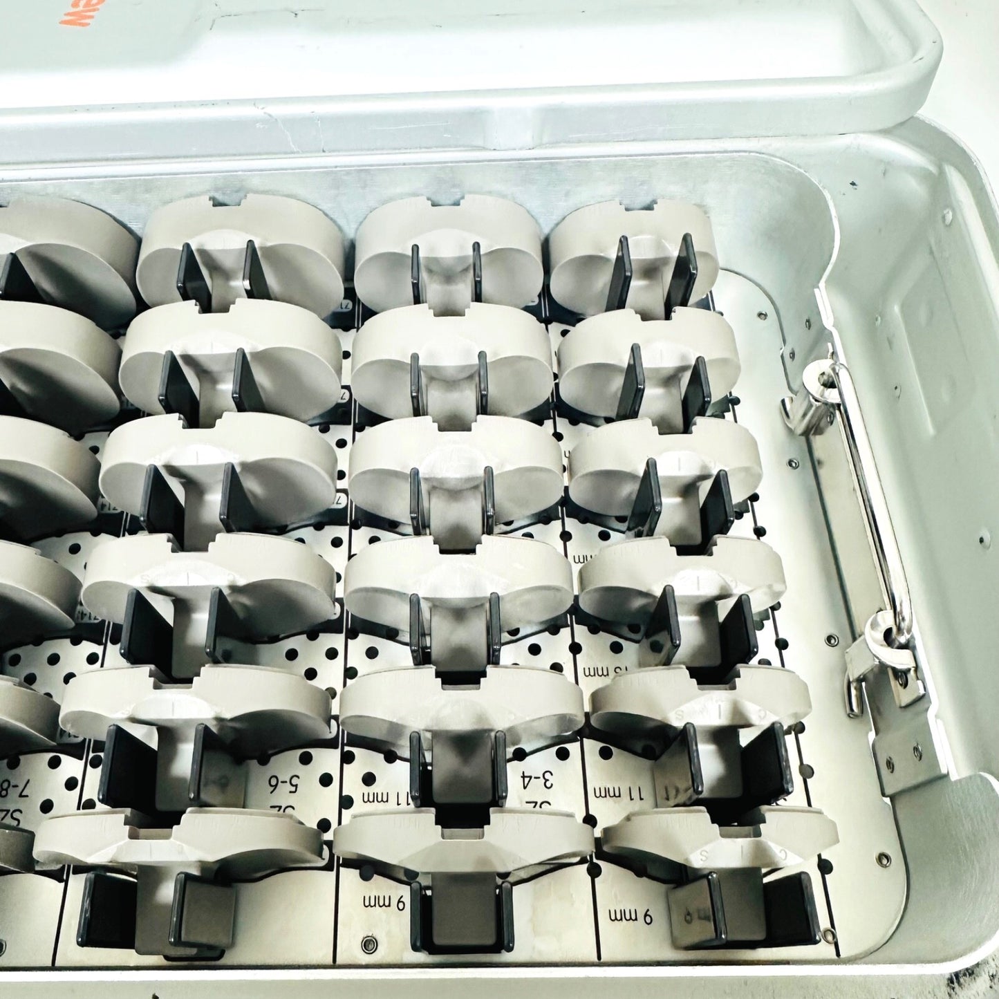 Smith & Nephew 7143-4137 Legion Insert Trials Instrument W/ Tray